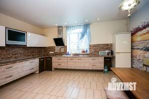 Дом 420м&sup2;, 3-этажный, участок 15 сот.  