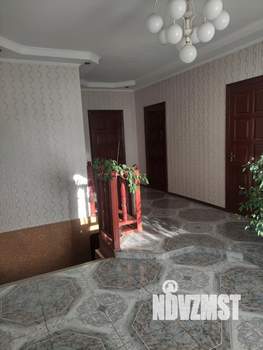 Коттедж 280м², 3-этажный, участок 10 сот.  