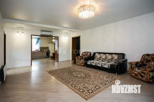 Дом 420м&sup2;, 3-этажный, участок 15 сот.  