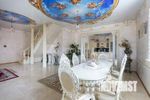 Дом 280м&sup2;, 3-этажный, участок 12 сот.  