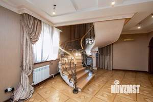 Дом 588м², 3-этажный, участок 40 сот.  