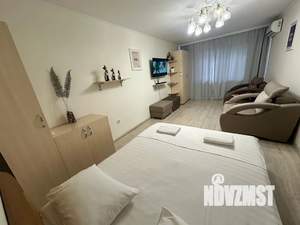 1-к квартира, посуточно, 38м2, 1/18 этаж