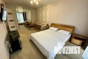 1-к квартира, посуточно, 38м2, 8/18 этаж