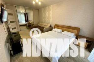 1-к квартира, посуточно, 38м2, 8/18 этаж