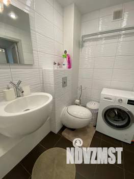 Студия квартира, посуточно, 40м2, 12/18 этаж