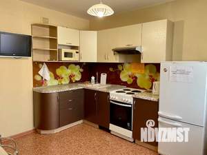 1-к квартира, посуточно, 38м2, 10/18 этаж