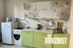 1-к квартира, посуточно, 38м2, 1/18 этаж