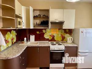 1-к квартира, посуточно, 38м2, 10/18 этаж