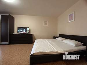 1-к квартира, посуточно, 39м2, 10/18 этаж