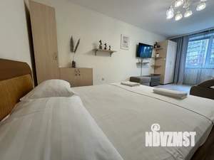 1-к квартира, посуточно, 38м2, 1/18 этаж